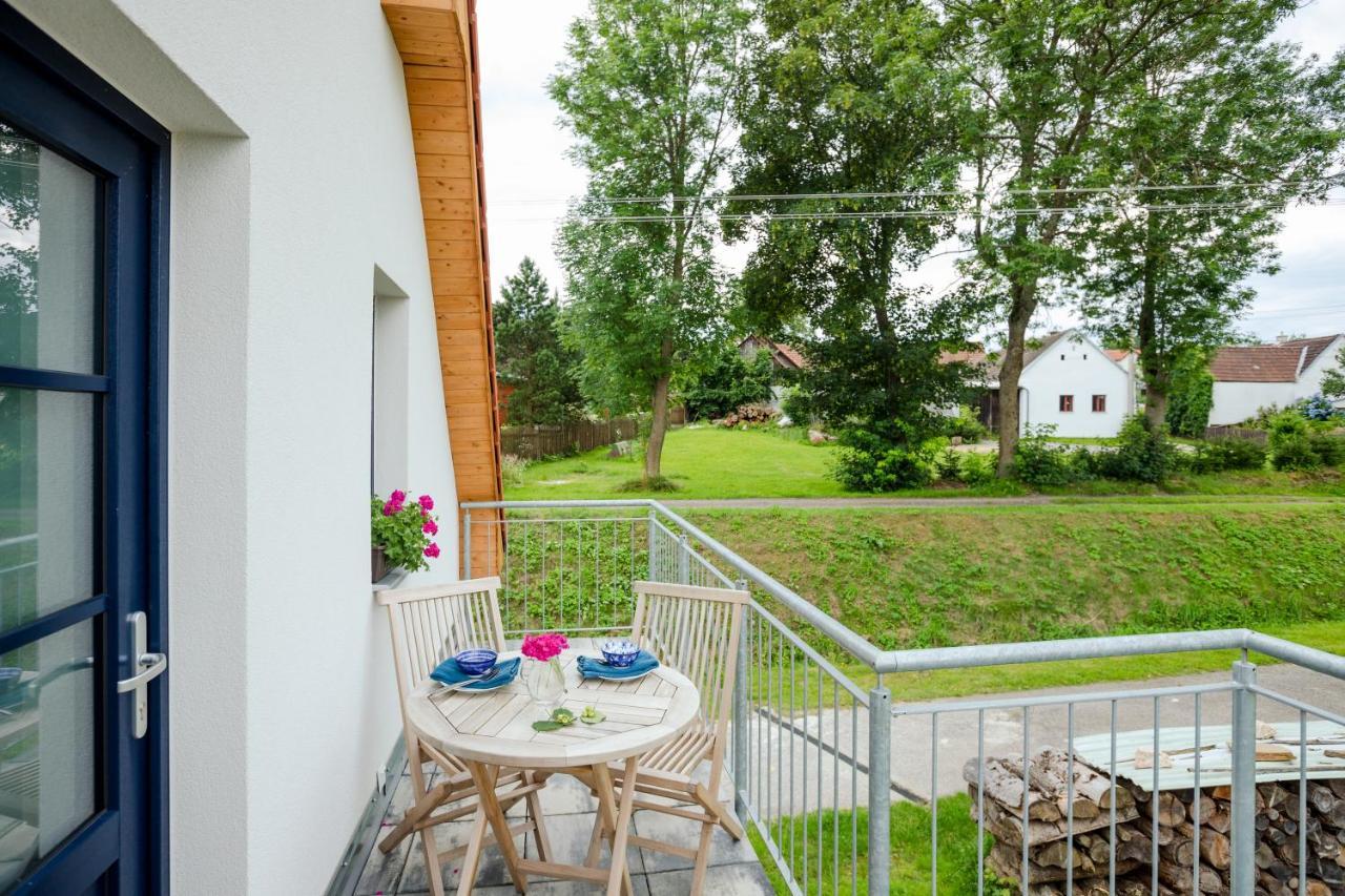 Apartmany Jedovary Trhove Sviny Exterior photo